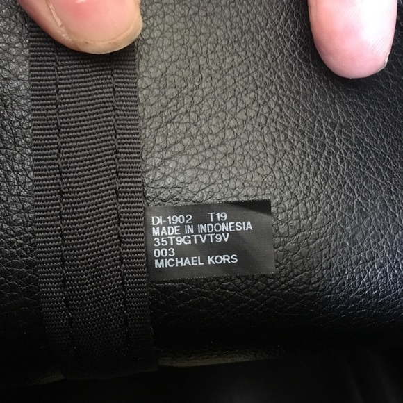 Michael Kors Large Zipper tote & wallet - Picture 4 of 8